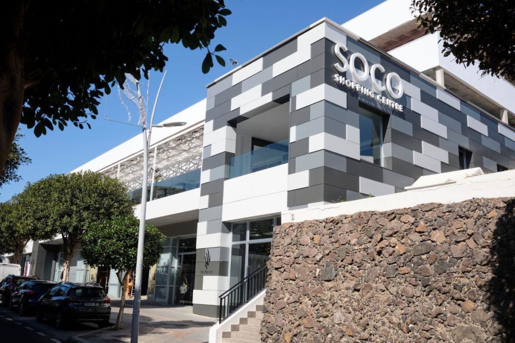 soco shopping centre near luxury villa in lanzarote 