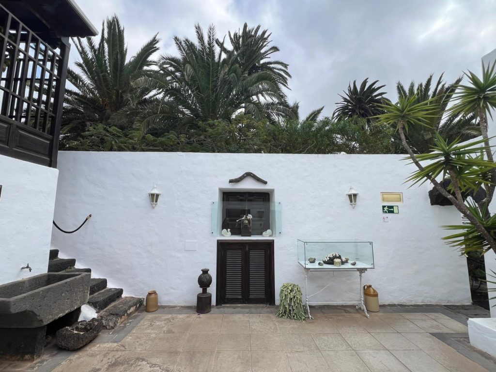 cesar manrique house villa dedalos